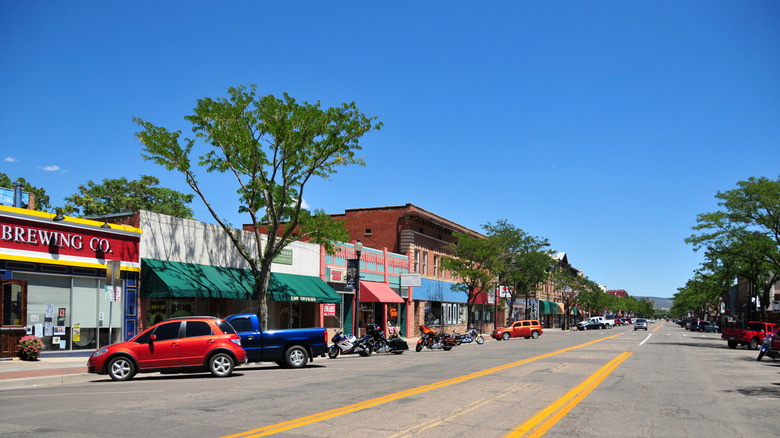 The main street in Cañon City lined with vehicles.