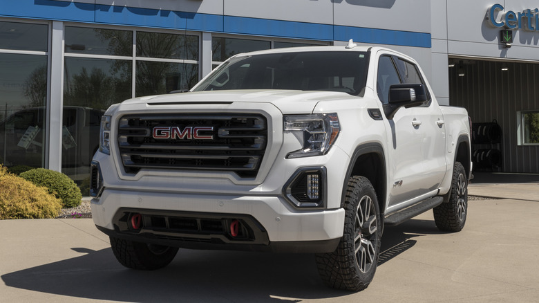 GMC Sierra 1500 AT4 display.