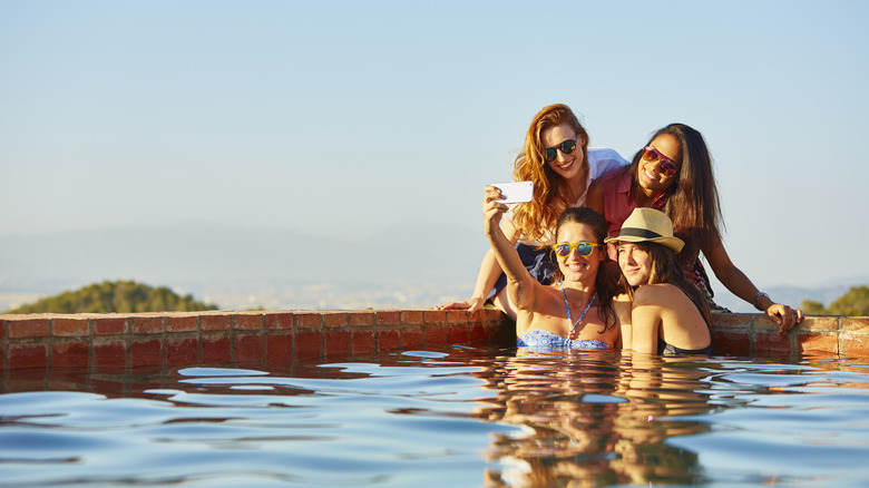 friends on vacation