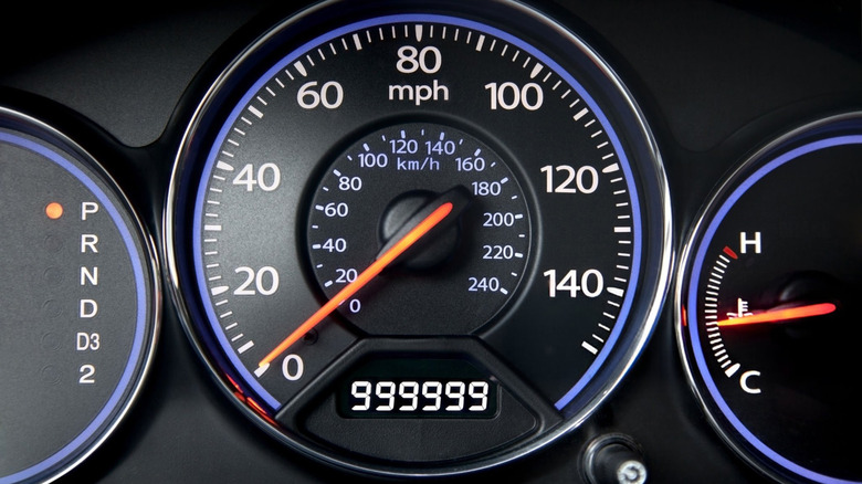 An odometer reading 999,999 miles to indicate long-lasting vehicles.