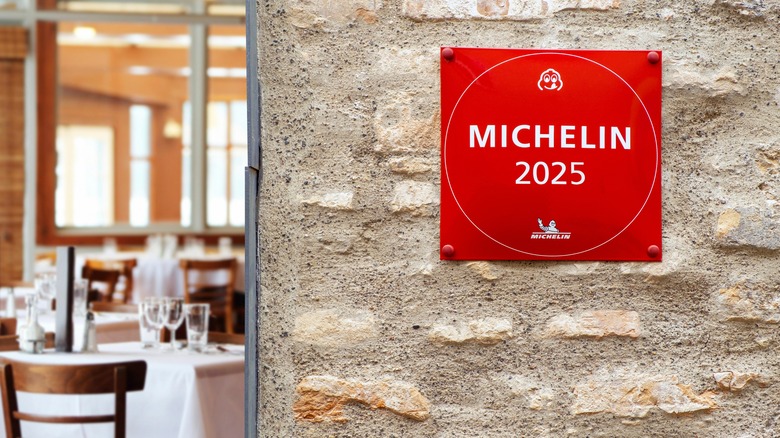 a Michelin-star sign on a restaurant