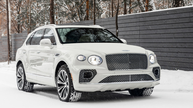 Bentley Bentayga parked on the street on a winter day against the backdrop of building