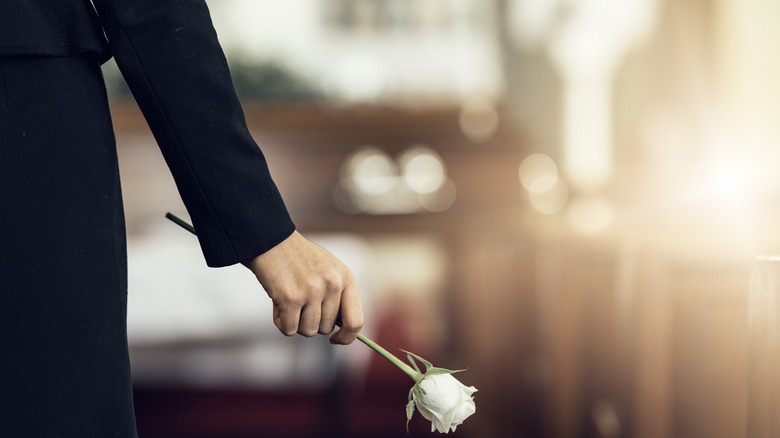 image capturing funeral atmosphere