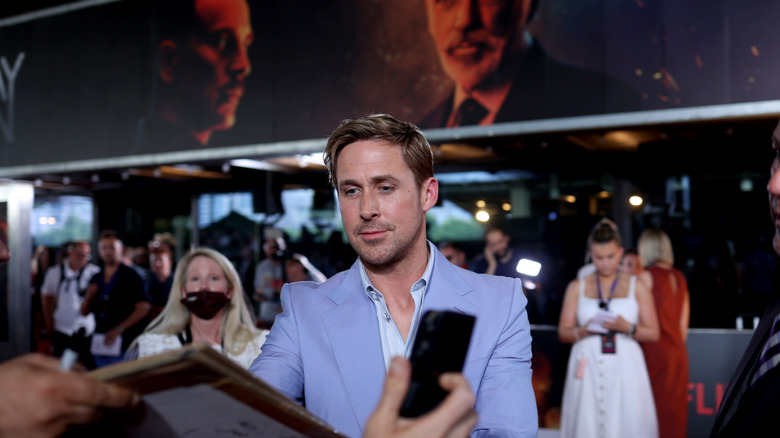 Ryan Reynolds signing autographs