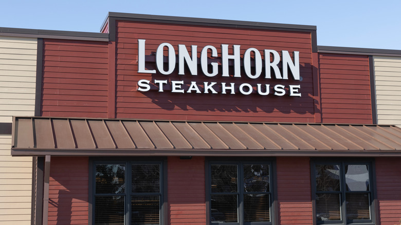 The exterior of a LongHorn Steakhouse