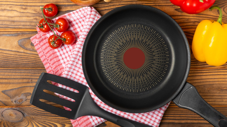 A non stick frying pan