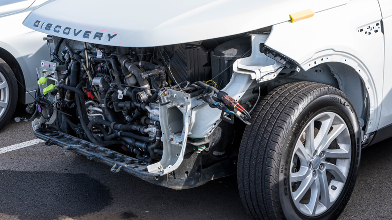 The front end of a damaged Land Rover Discovery