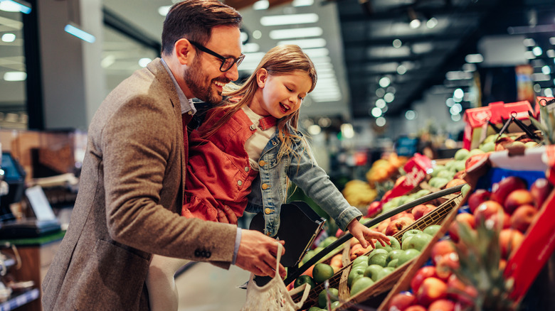 shopping for organic groceries