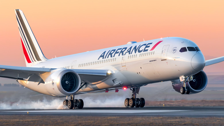 Air France plane landing.
