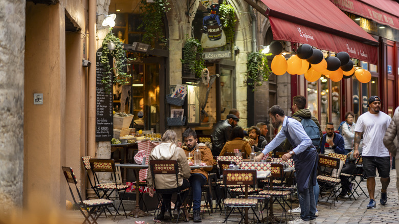 Street-side restaurant in Lyon.