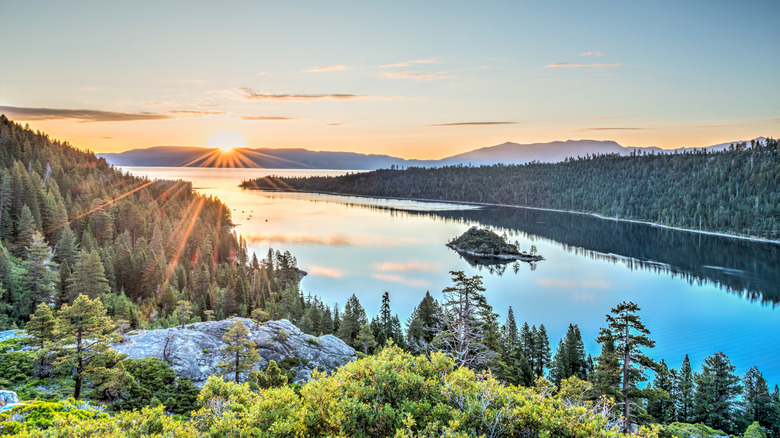 mountains and lake in the sierra nevada
