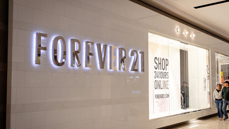 Exterior of the San Jose, California mall location of Forever 21