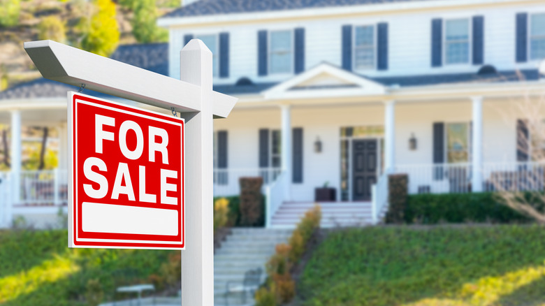 5 Advantages And 5 Disadvantages Of Not Having A Credit Score