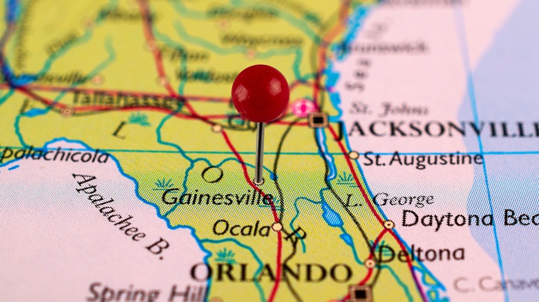 Map of Florida with a pin in Gainesville