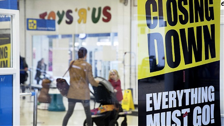 Toy R Us store closing