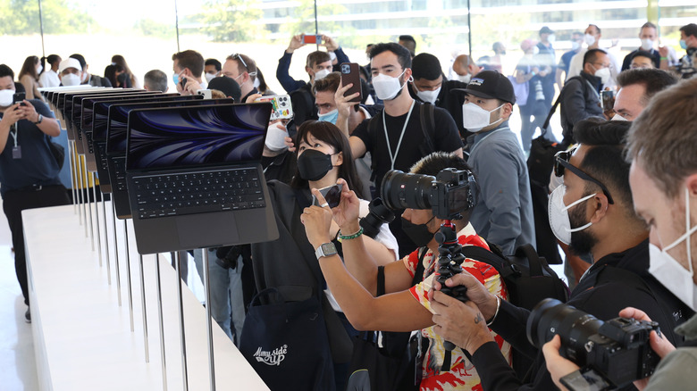 New generation laptops on display at release