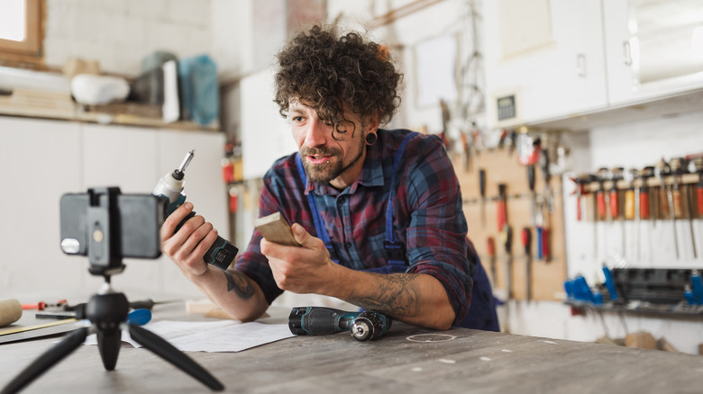 A DIY workshop instructor