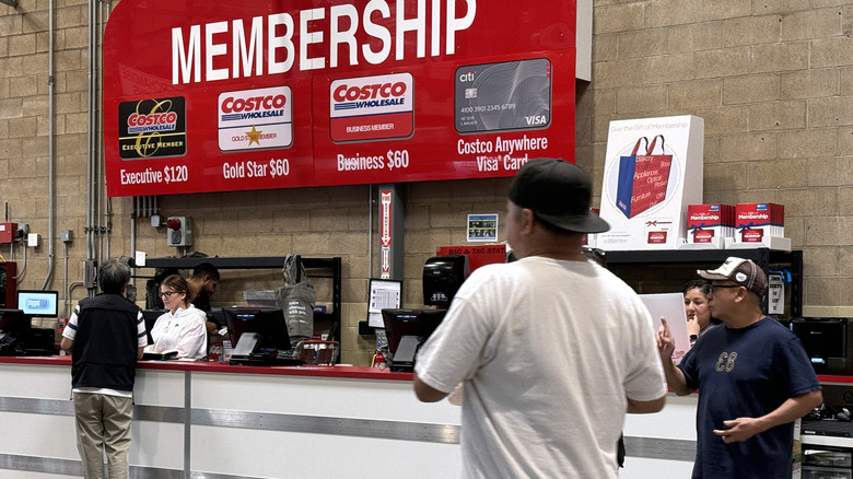 People buying a Costco membership