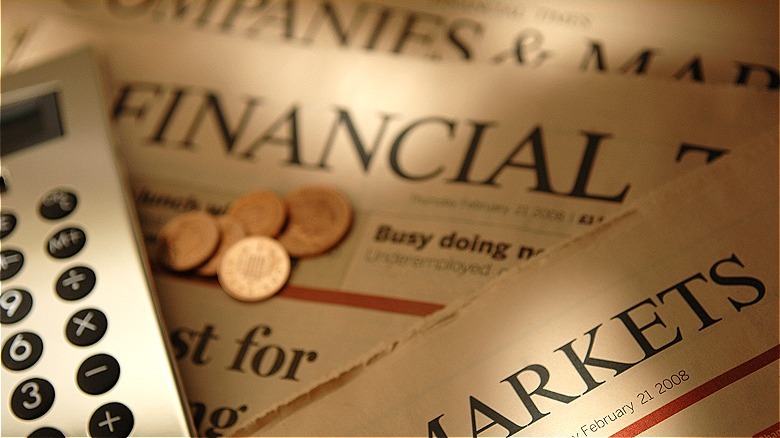 Financial newspapers and calculator