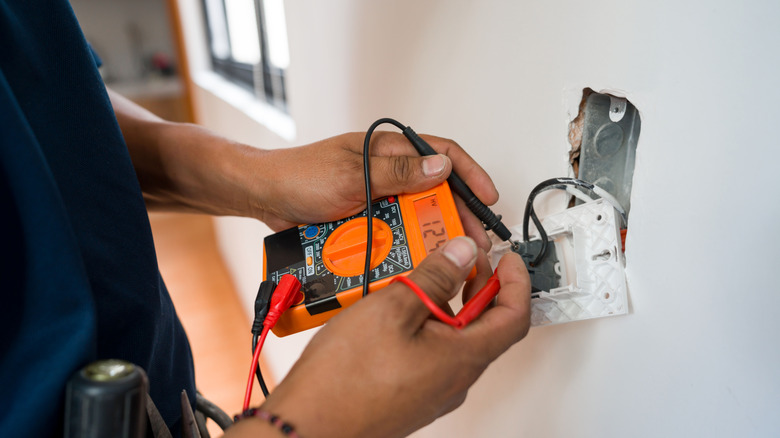 Testing outlet with multimeter