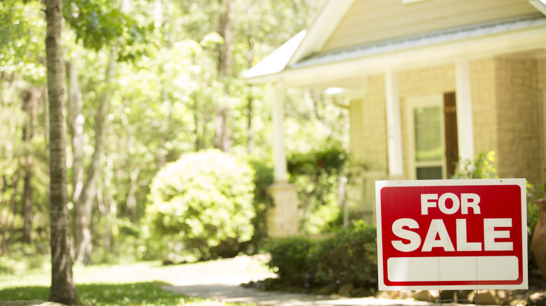 House for sale sign