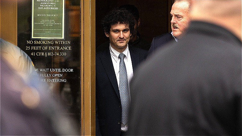 Sam Bankman-Fried leaving court