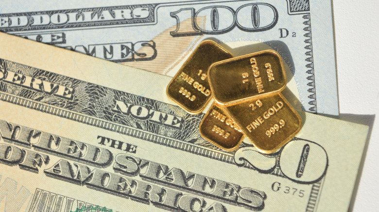 A few bars on gold on $20 and $100 bills