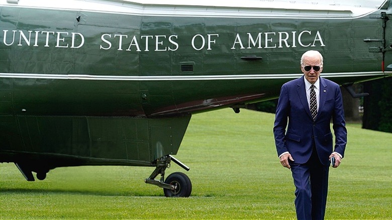 Marine 1, President Biden walking