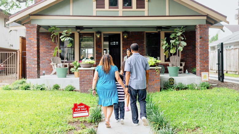 family searching for a home to buy