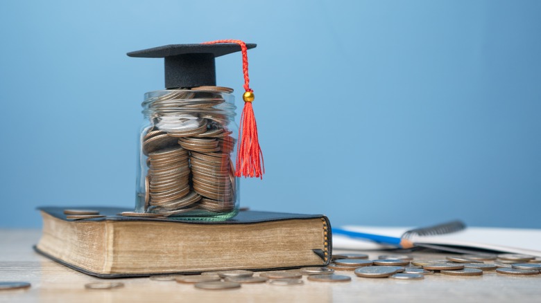image representing college savings