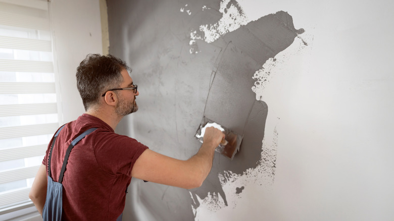 applying the plaster wall effect