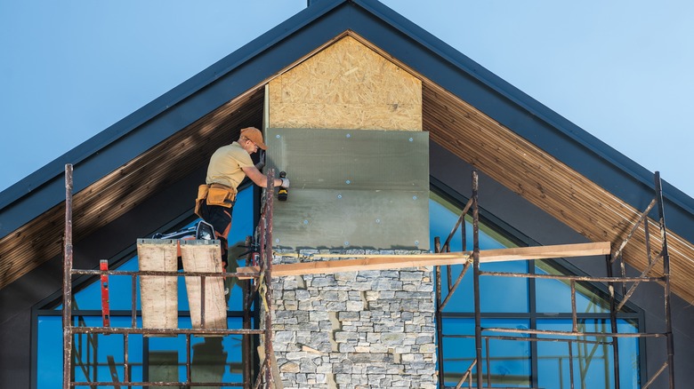 installing stone veneer siding on house