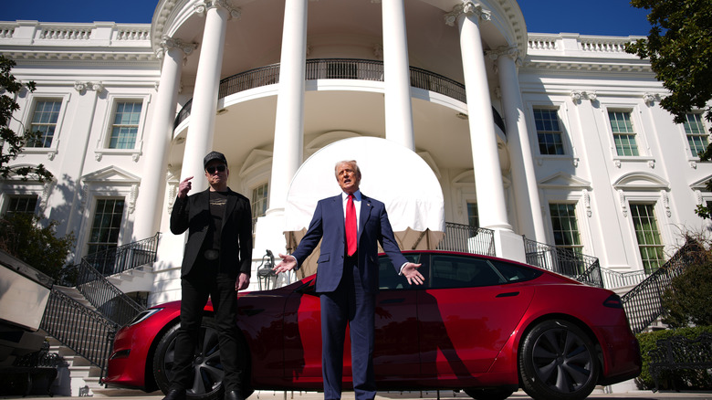 Elon Musk and Donald Trump in front of the White House
