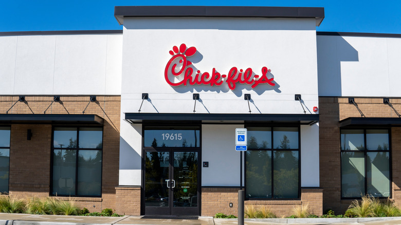 Chick-fil-a fast food restaurant with empty parking lot.