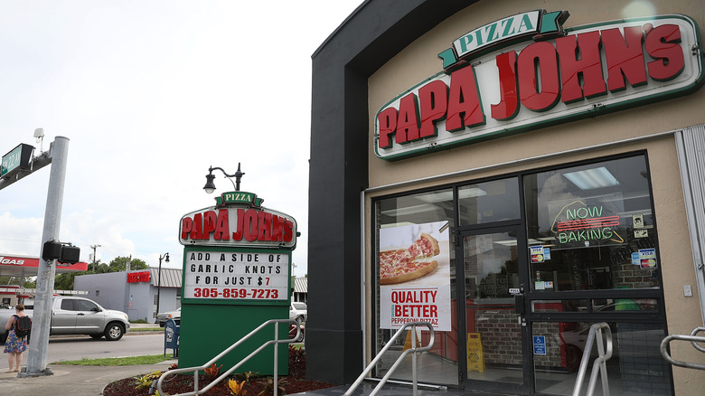 A Papa Johns restaurant in Miami in 2018, prior to removing the apostrophe.