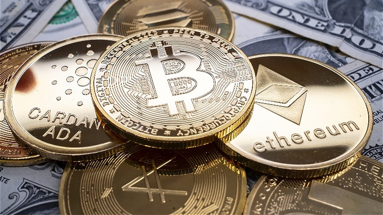 Physical coin representations of cryptocurrencies