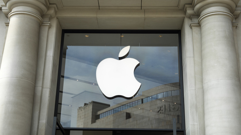 Apple logo between Greek revival columns on an Apple store