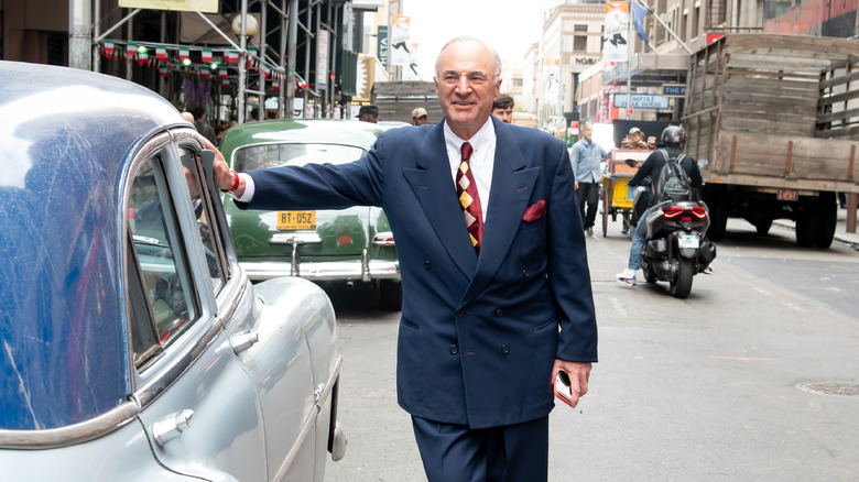 kevin O'Leary leaning on a car in New York