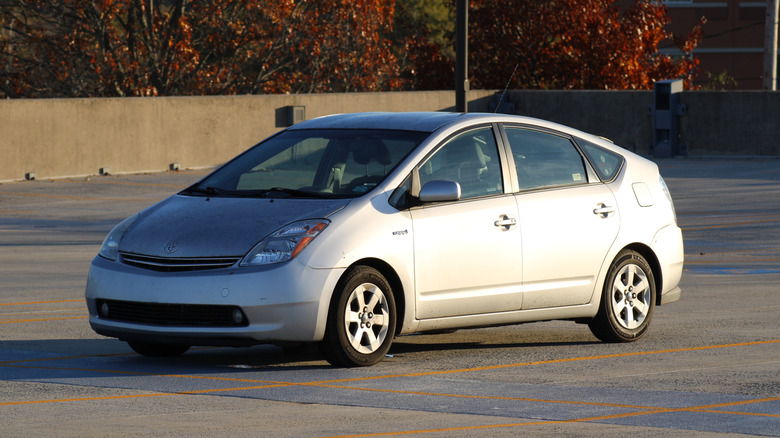 A silver Toyota Prius parked in a parking lot.