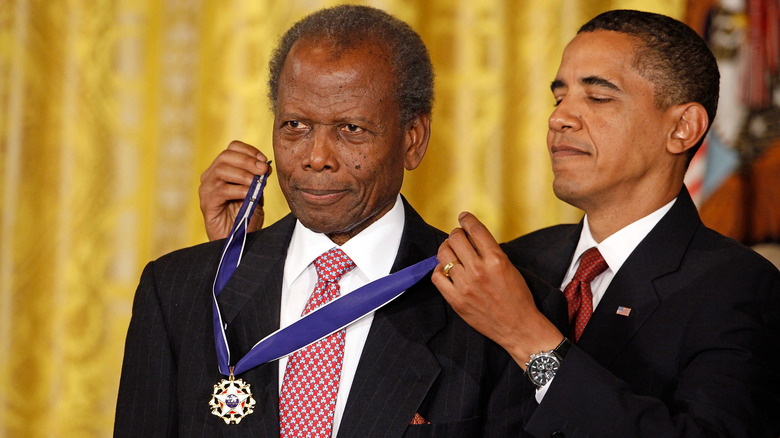 Actor Sidney Poitier reciving the Presidential Medal of Freedom from former President Barack Obama.