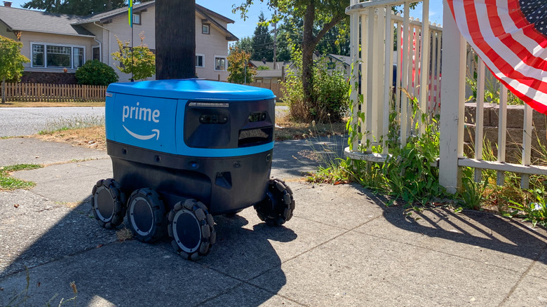 An Amazon Prime delivery robot rolling down the sidewalk