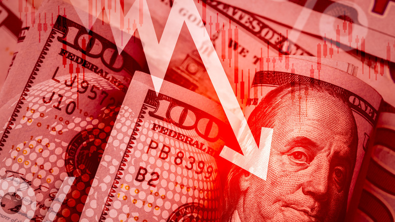 $100 bill and a red, downward arrow