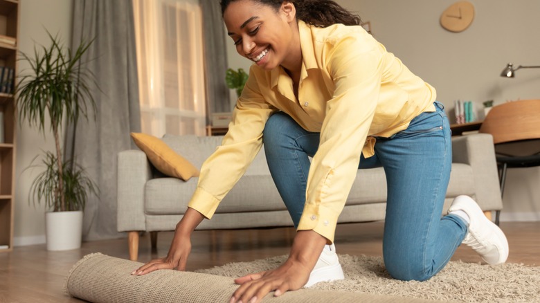 putting a rug on the floor