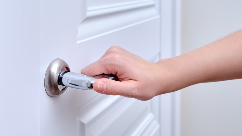 closing the door to a room