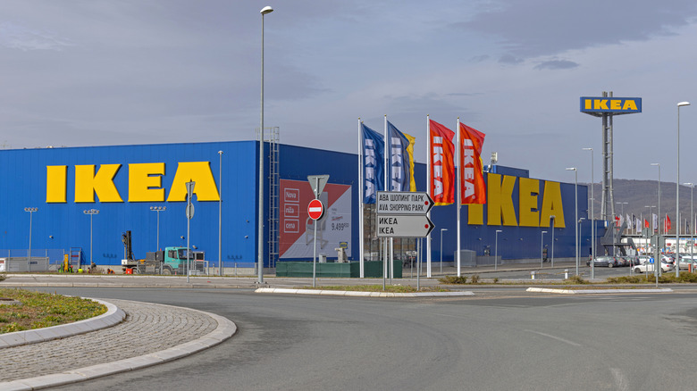 Street view of IKEA warehouse.