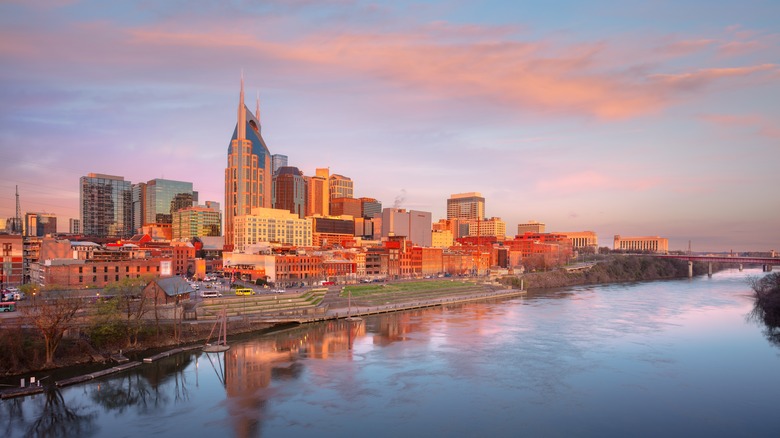 Nashville skyline at dusk