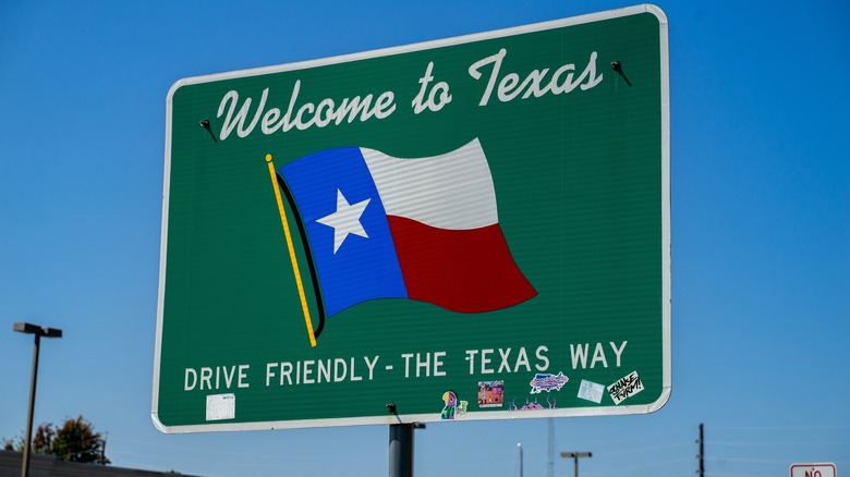 welcome to Texas road sign