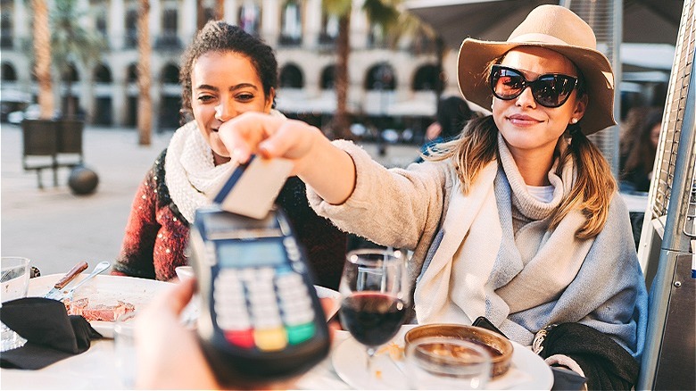 Diner paying with credit card
