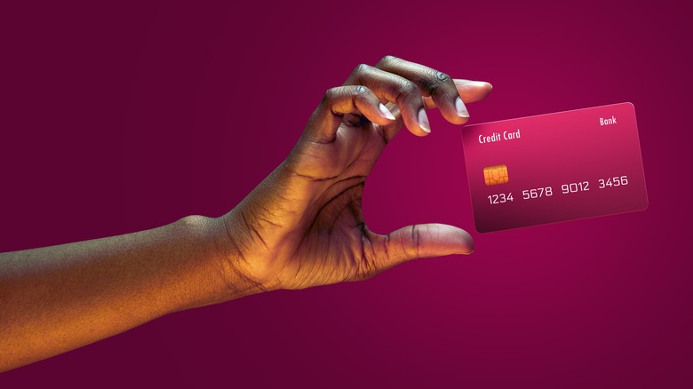 hand grabbing credit card
