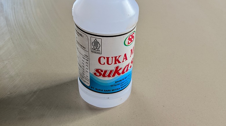 A bottle of vinegar.
